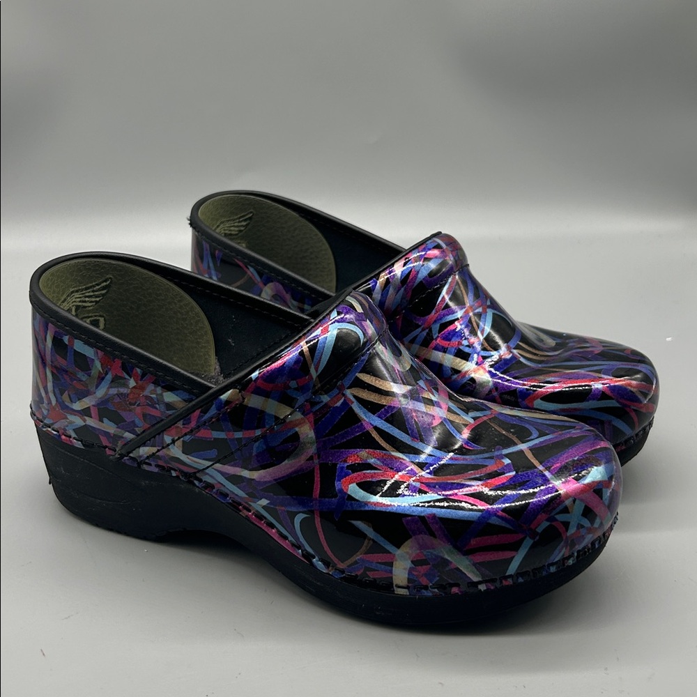 Dansko XP 2.0 clogs Ribbon colorful Women's size 8 EUC